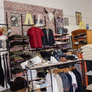 Portant de vêtements de chez Belisim Bollène
