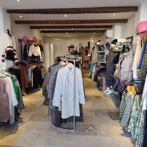 photo de la boutique de vêtement fée de l'auccaz à Bollène