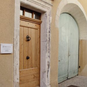 Porte d'entrée naturopathe reflexologue à Bollène