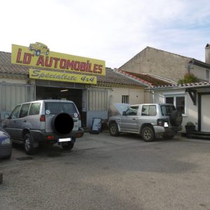 Parking et enseigne ID Automobile à Bollène