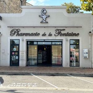 Image de la devanture de la pharmacie de la fontaine à Bollène