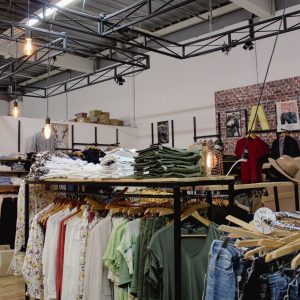 Portant de vêtements de chez Belisim Bollène