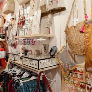 vêtements et accesoires de rose boudoir à Bollène