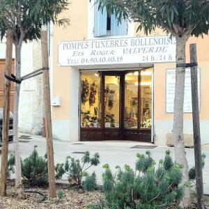 devanture magasins Pompes Funèbres Bollènoises