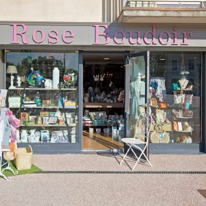 Enseigne rose boudoir à Bollène