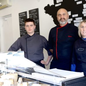 Équipe la cave du fromager à Bollène