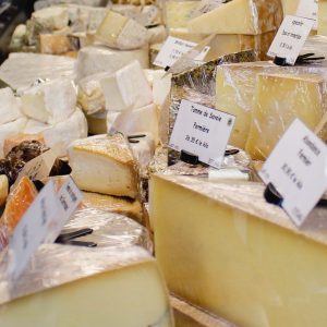 Divers fromages, la cave du fromager à Bollène