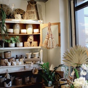 Meuble étagère avec plantes décorative, E'fleurement à Bollène