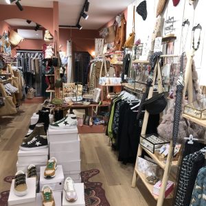 Vêtements et chaussures rose boudoir à Bollène