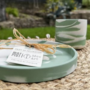 ensemble de décoration artisanale vert et blanc réalisé par Mori Déco Art à Bollène