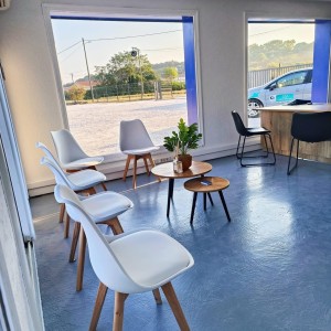 photo de la salle d'attente de la carrosserie Mounier à Bollène
