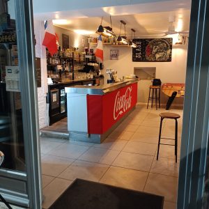 Photo intérieur avec le comptoir Le Paris RocKfé Bollène