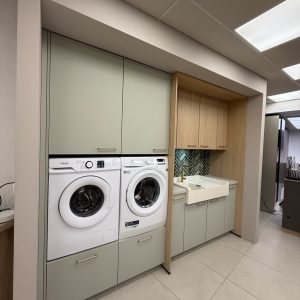 Photo d'aménagement de buanderie au showroom de Sotelec Menager à Bollène